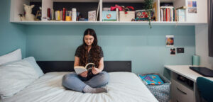 Essential Checklist for Students Moving into Queen’s University Belfast Accommodation